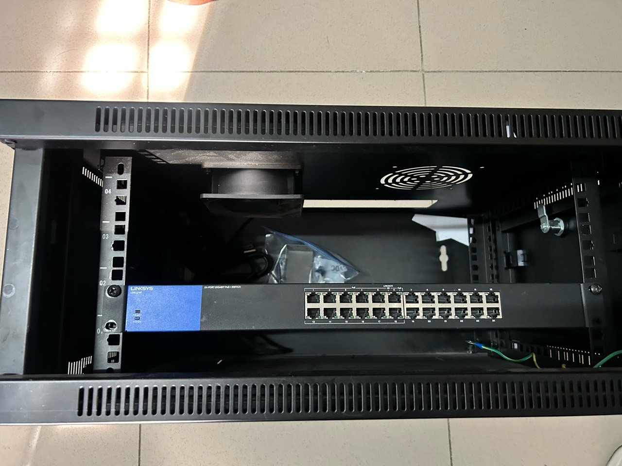 Linksys 24-Port Gigabit PoE+ Switch